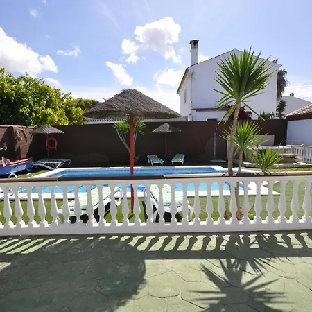 Chalet Con Piscina Y Jacuzzi Compartido En Conil De La Frontera, Ideal Para Familias - Es-180-88