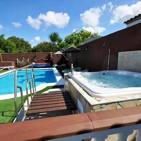 Chalet Con Piscina Y Jacuzzi Compartido En Conil De La Frontera, Ideal Para Familias - Es-180-88
