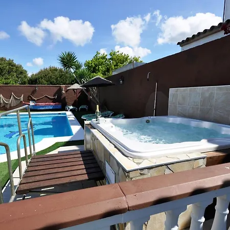 Chalet Con Piscina Y Jacuzzi Compartido En Conil De La Frontera, Ideal Para Familias - Es-180-88 Villa