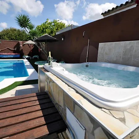 Villa Chalet Con Piscina Y Jacuzzi Compartido En Conil De La Frontera, Ideal Para Familias - Es-180-88 *