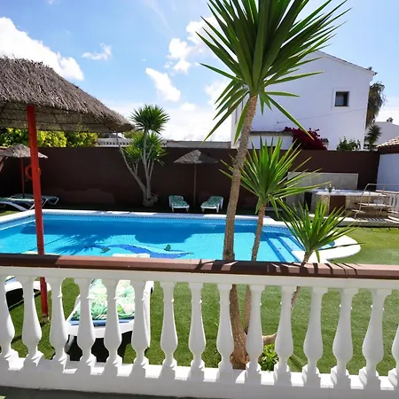 Chalet Con Piscina Y Jacuzzi Compartido En Conil De La Frontera, Ideal Para Familias - Es-180-88 *